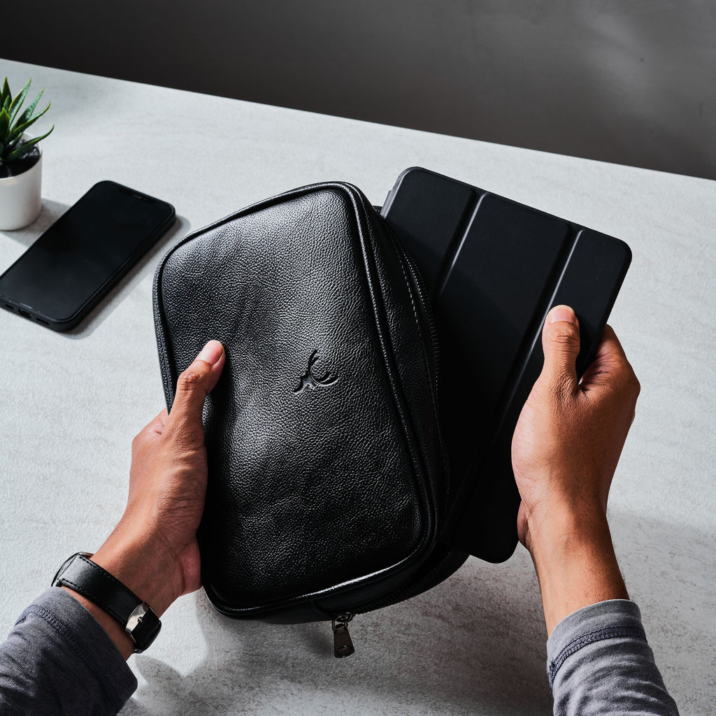 Black Dopp Kit