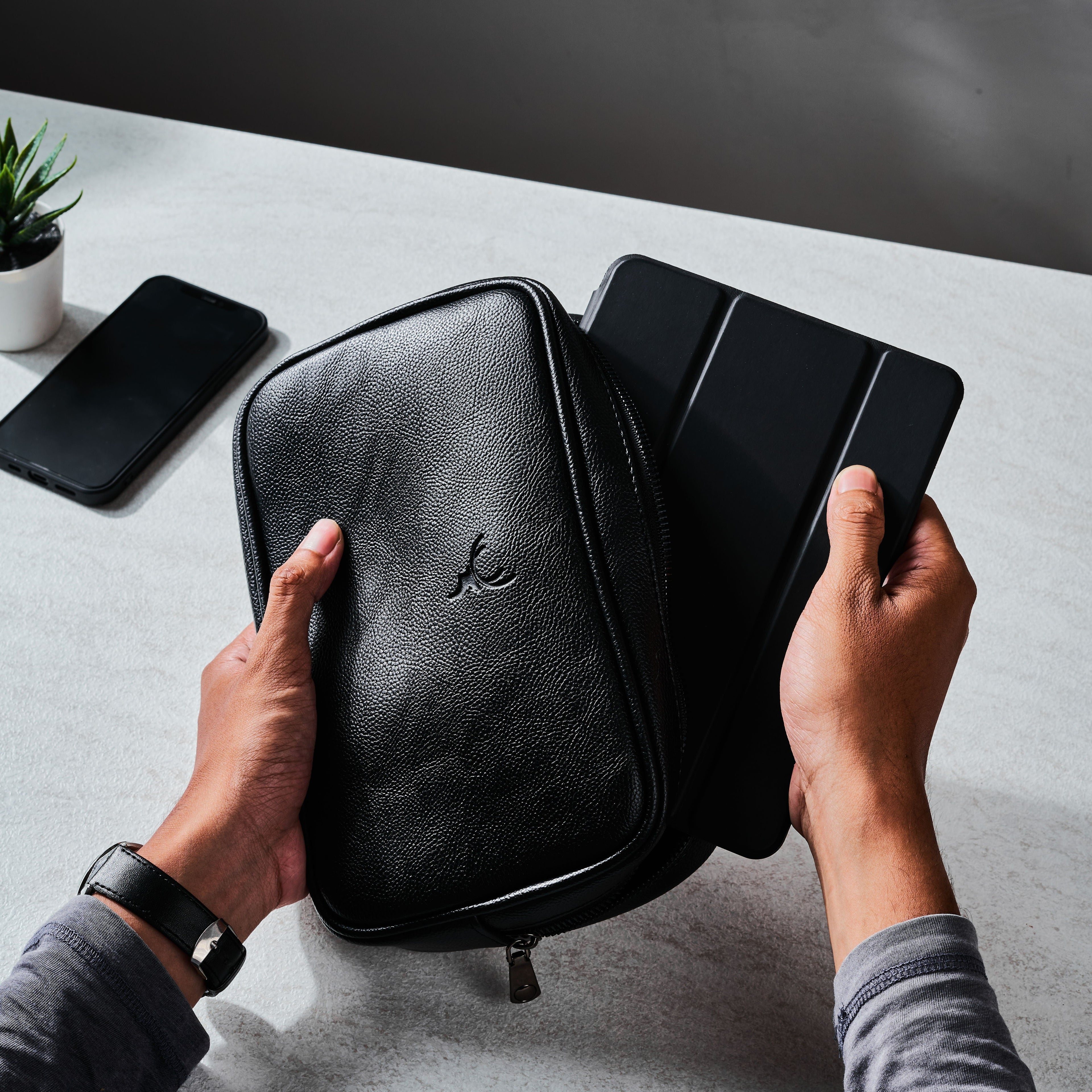 Black Dopp Kit