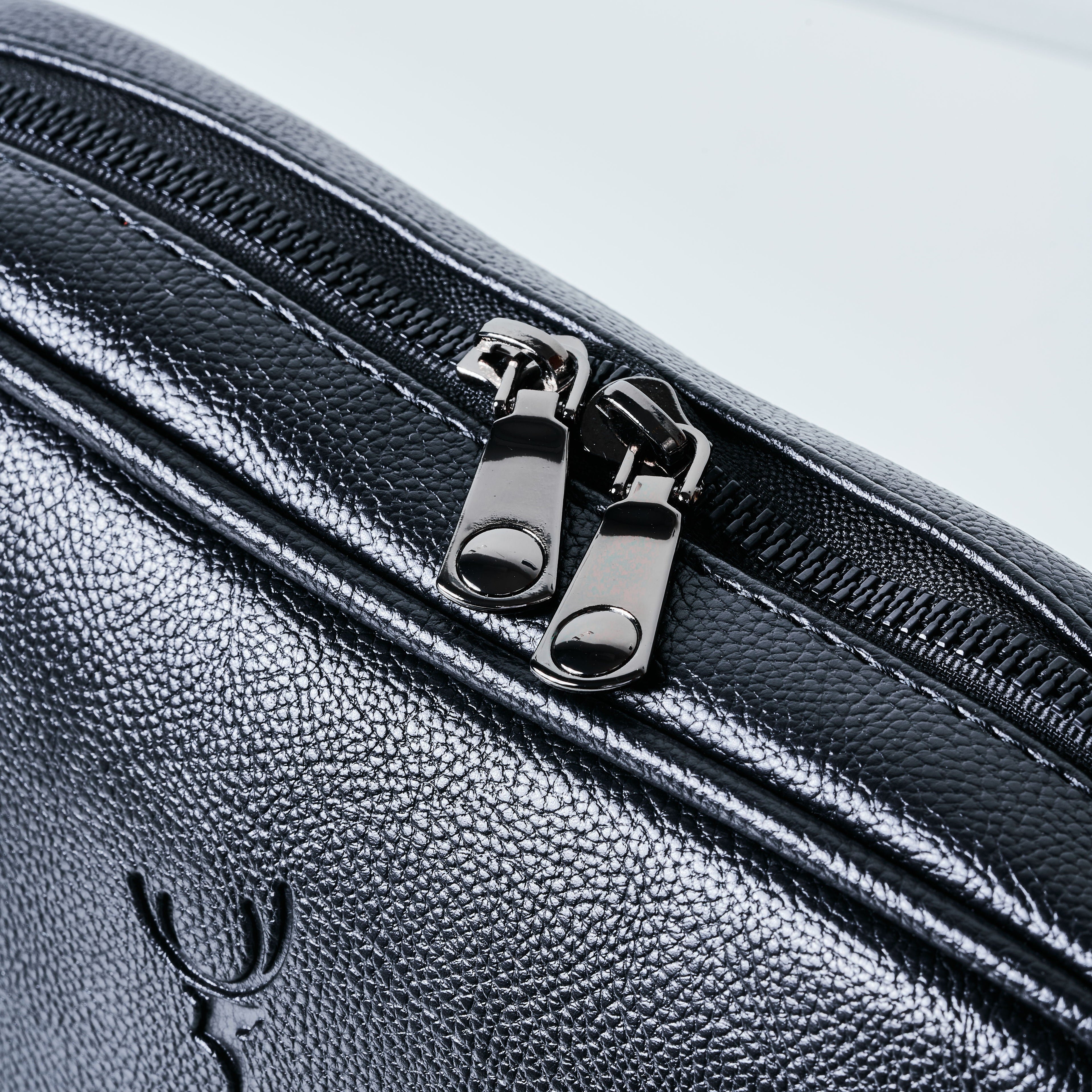 Black Dopp Kit